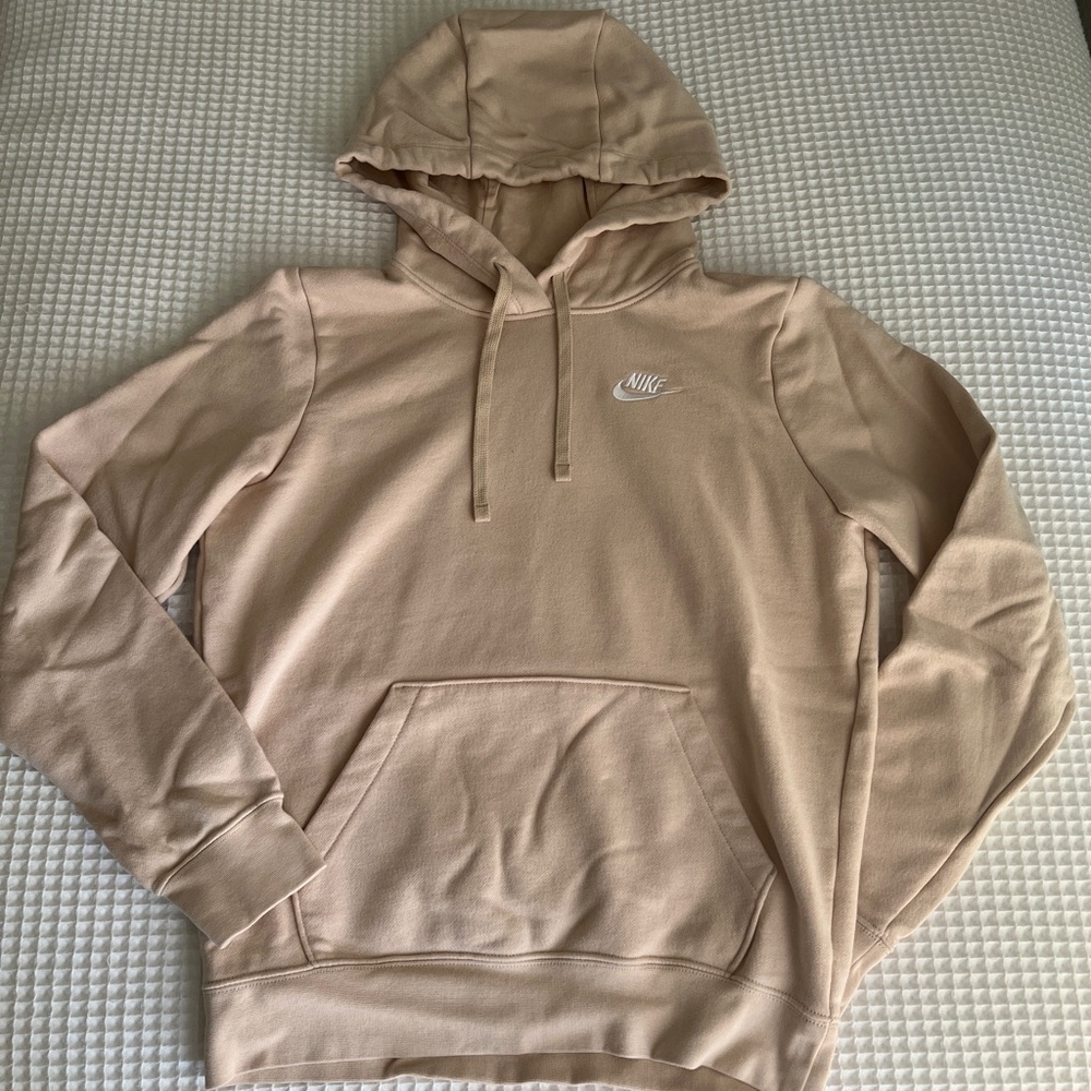 Nike Sportswear Club Fleece Hoodie in Sanddrift
